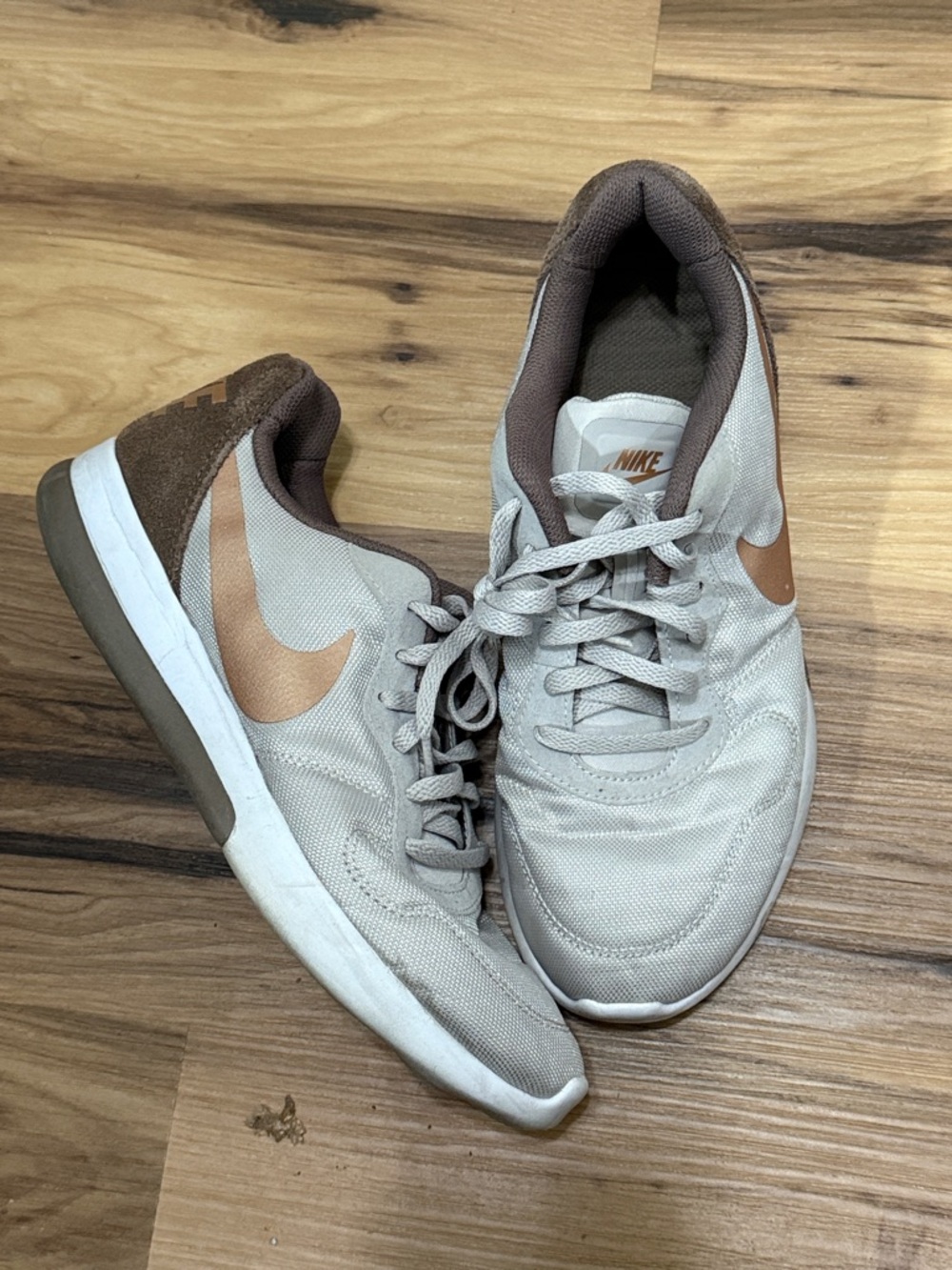 Nike women’s 8.5 Low-Top Sneakers in Light Gray and Brown